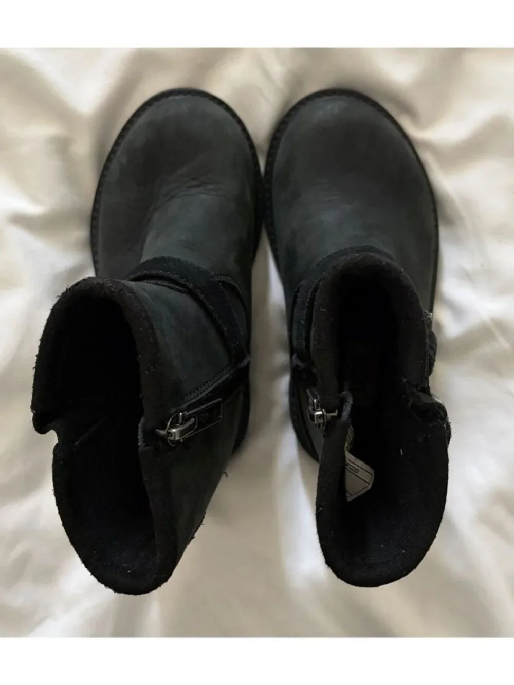 UGG Kinzey Girl’s Black Boots Size 8C Fur Lined Buckled